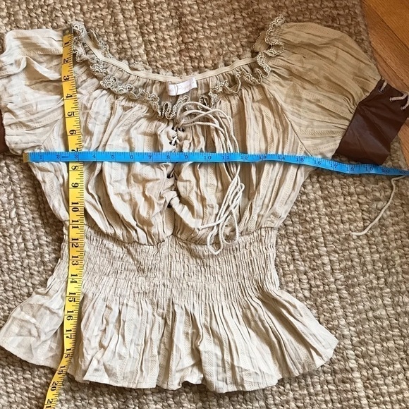 BELLE Pogue tan lace up top with faux leather sleeve cuffs. Size small. - Picture 8 of 12